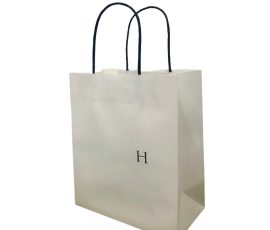 QYC Print custom paper bags, luxury shopping bags, retail paper bags, kraft paper bags.