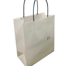 QYC Print custom paper bags, luxury shopping bags, retail paper bags, kraft paper bags.