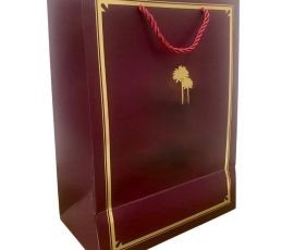 QYC Print custom paper bags, luxury shopping bags, retail paper bags, kraft paper bags.