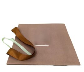 QYC Print custom paper bags, luxury shopping bags, retail paper bags, kraft paper bags.
