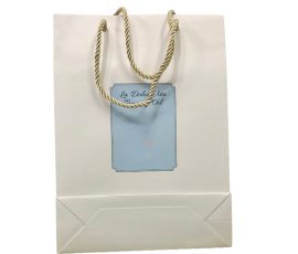 QYC Print custom paper bags, luxury shopping bags, retail paper bags, kraft paper bags.