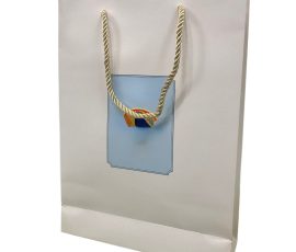 QYC Print custom paper bags, luxury shopping bags, retail paper bags, kraft paper bags.