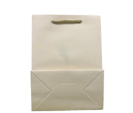 QYC Print custom paper bags, luxury shopping bags, retail paper bags, kraft paper bags.