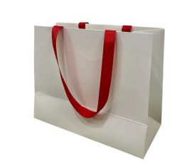 QYC Print custom paper bags, luxury shopping bags, retail paper bags, kraft paper bags.