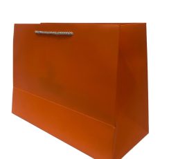 QYC Print custom paper bags, luxury shopping bags, retail paper bags, kraft paper bags.