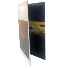 QYC Print folded brochures and leaflets, custom tri-fold brochure printing, marketing material printing samples.