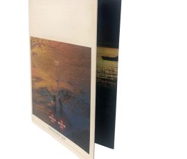 QYC Print folded brochures and leaflets, custom tri-fold brochure printing, marketing material printing samples.