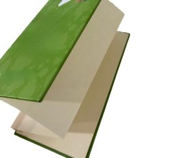 QYC Print custom greeting cards and postcards, high-quality card printing.