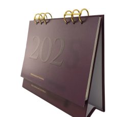 QYC Print custom desk calendars, creative calendar printing for corporate gifts.