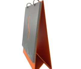 QYC Print custom desk calendars, creative calendar printing for corporate gifts.